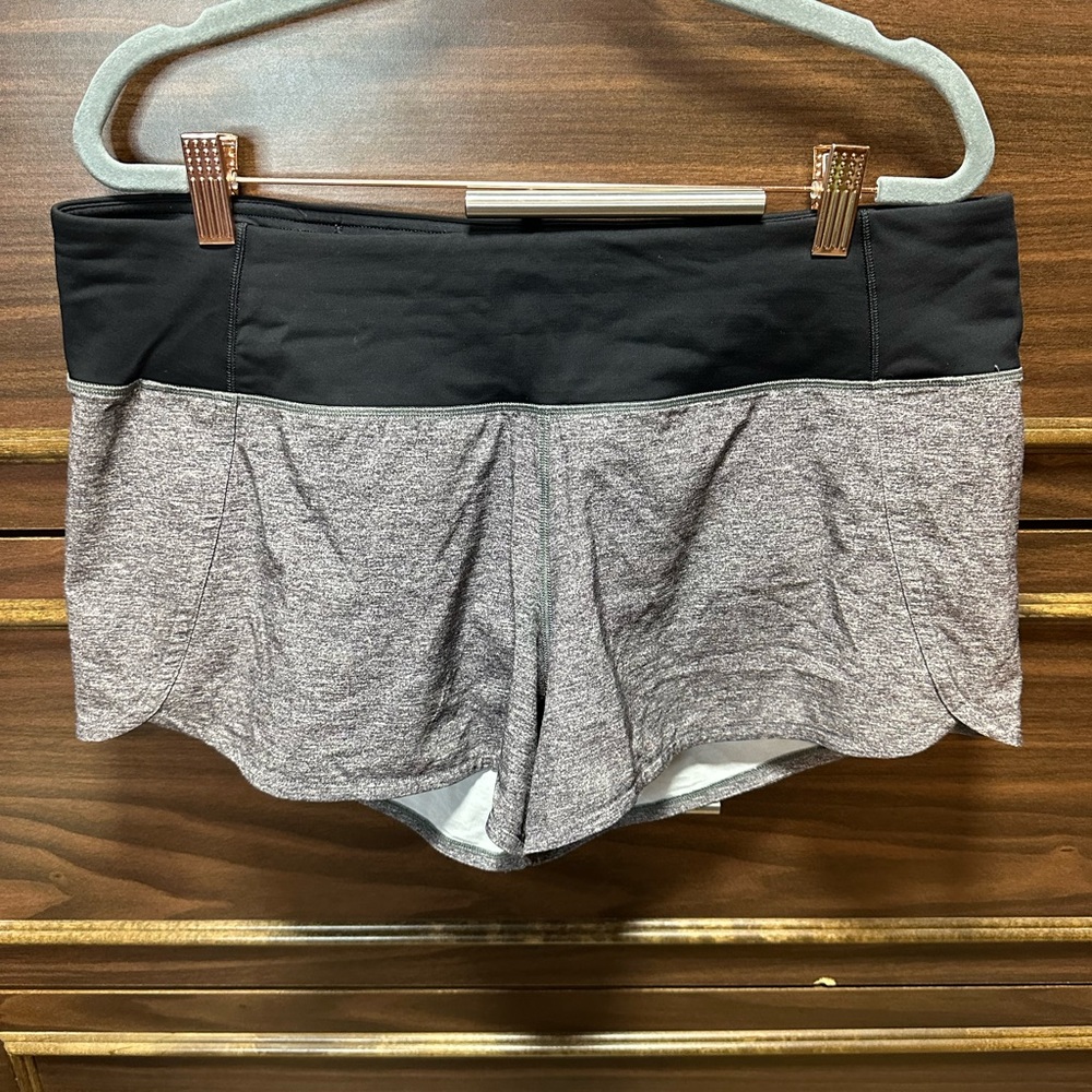 Lululemon Run Times Short II LR 4" Size 10